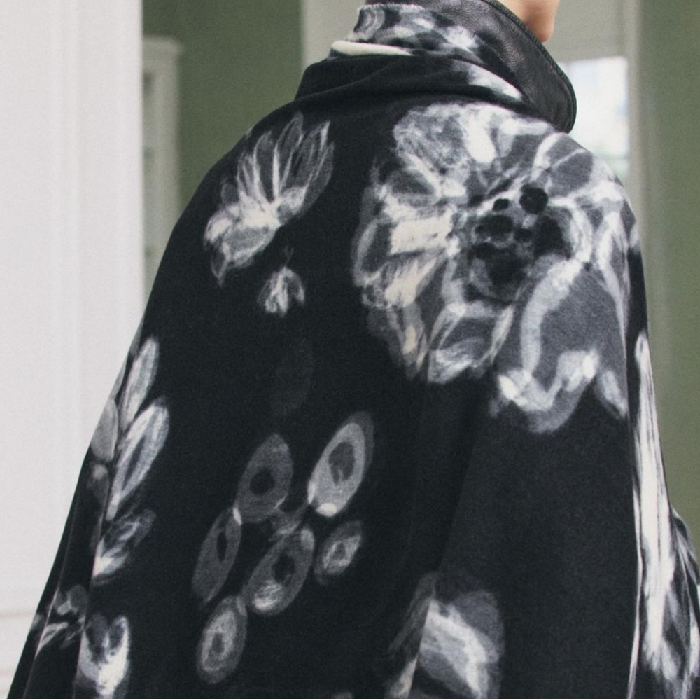 ZARA Women's Floral Printed Scarf(Black, Size:M) - Picture 4 of 6